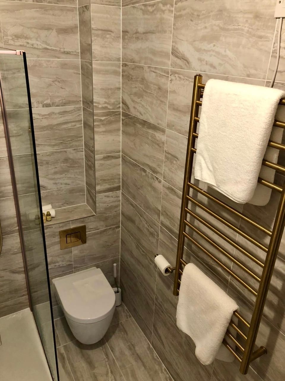 Shower, Toilet, Bathroom, towels