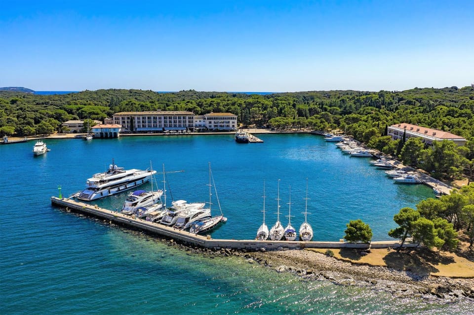 Property building, Neighbourhood, Sea view
