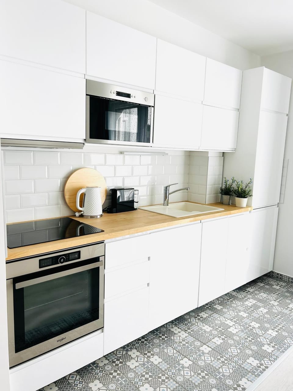 Kitchen or kitchenette