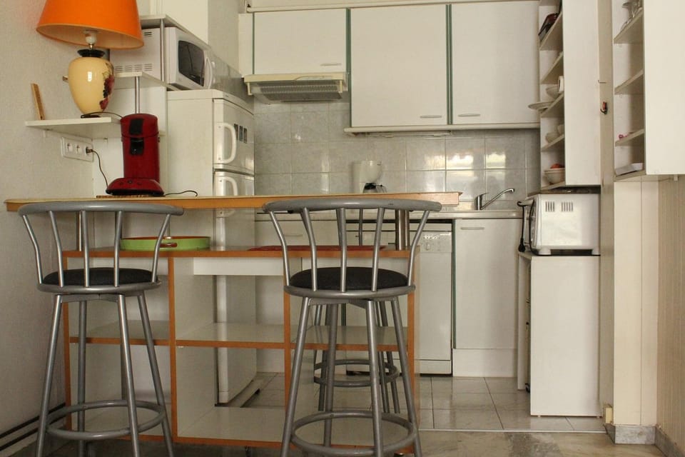 STUDIO STANDING BORD DE MER ET VUE Apartment in Antibes