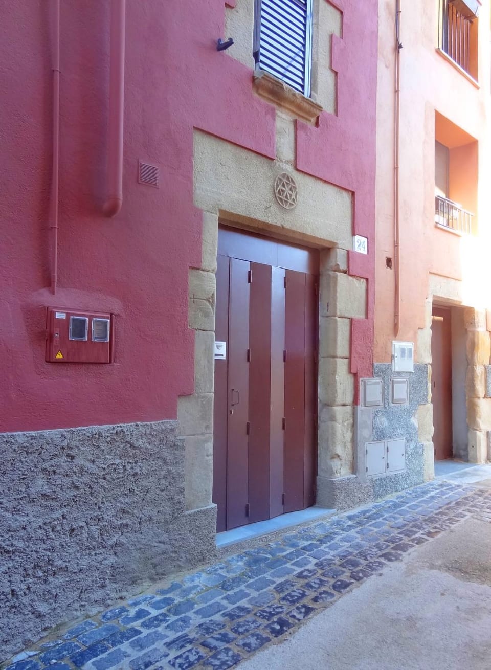 Facade/entrance