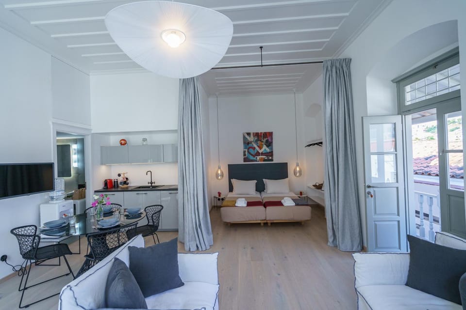 TV and multimedia, Kitchen or kitchenette, Living room, Bedroom