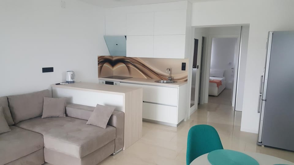 Kitchen or kitchenette, Living room