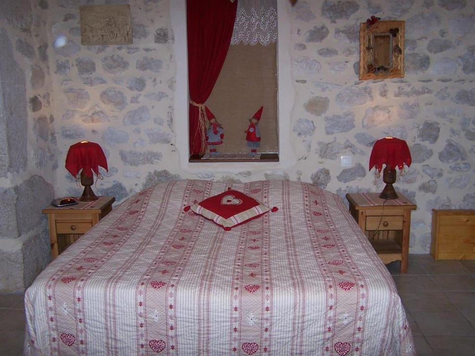 Les Grands Champs Bed and Breakfast in Auvergne-Rhône-Alpes