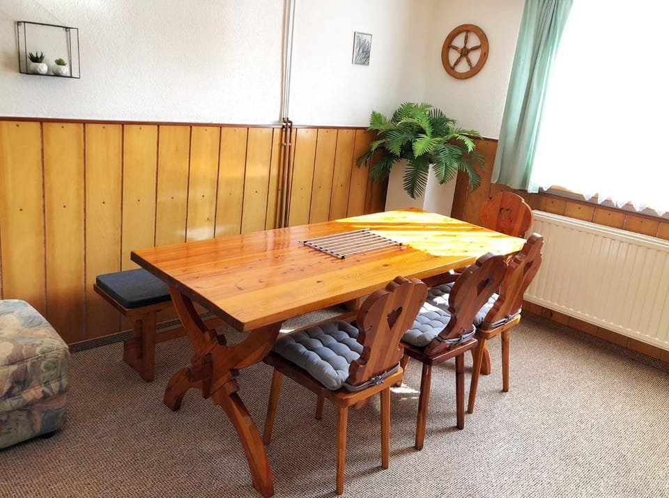 Seating area, Dining area