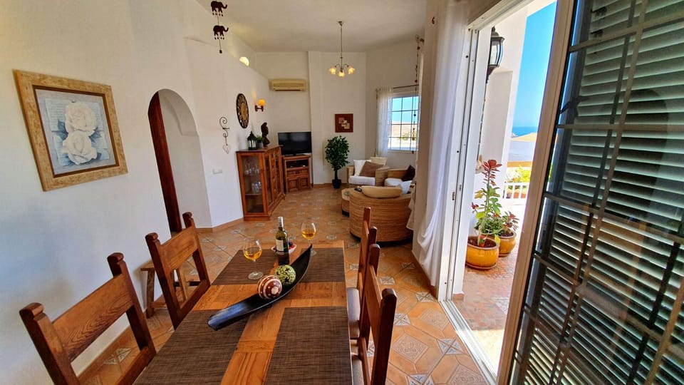 Living room, Photo of the whole room, Dining area