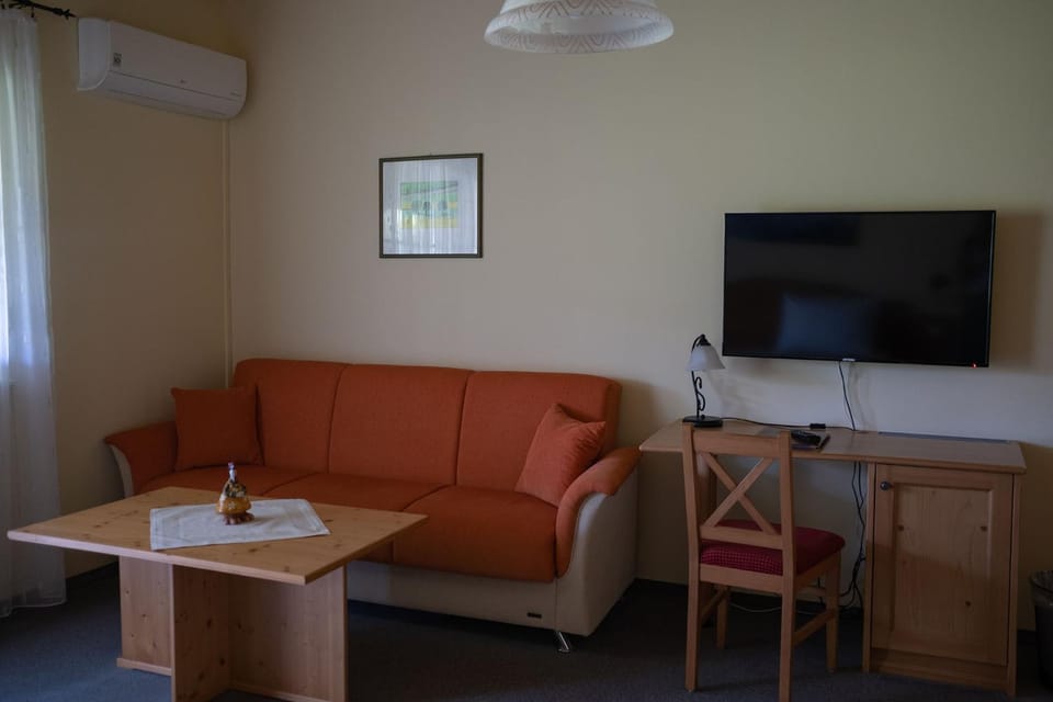BurgenLandhaus Bed and Breakfast in Slovakia