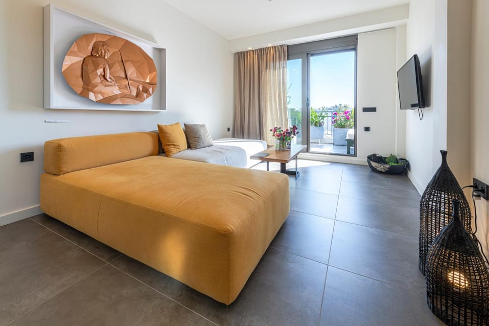 Bed, TV and multimedia, Living room, Bedroom