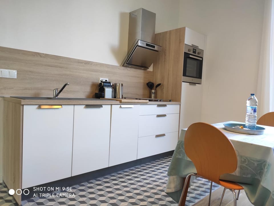 Dining area, kitchen