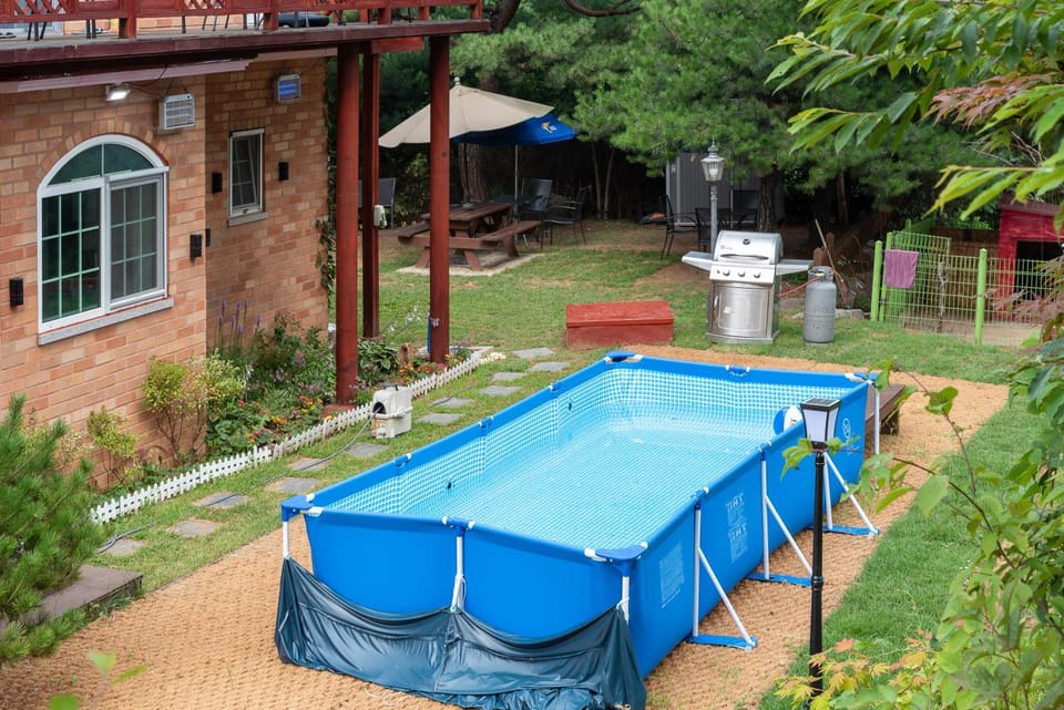 Swimming pool, Swimming pool