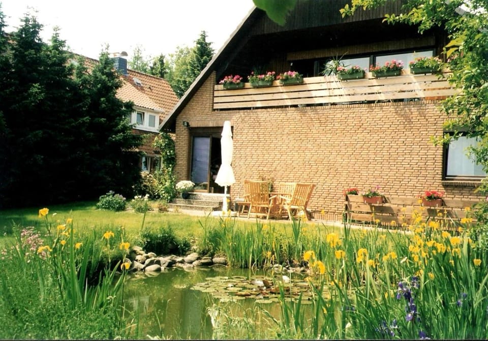 Lüneburg-Melbeck, 105 qm mit Fernsicht, ruhige Sackgasse, Fussbodenheizung Apartment in Lower Saxony, Germany