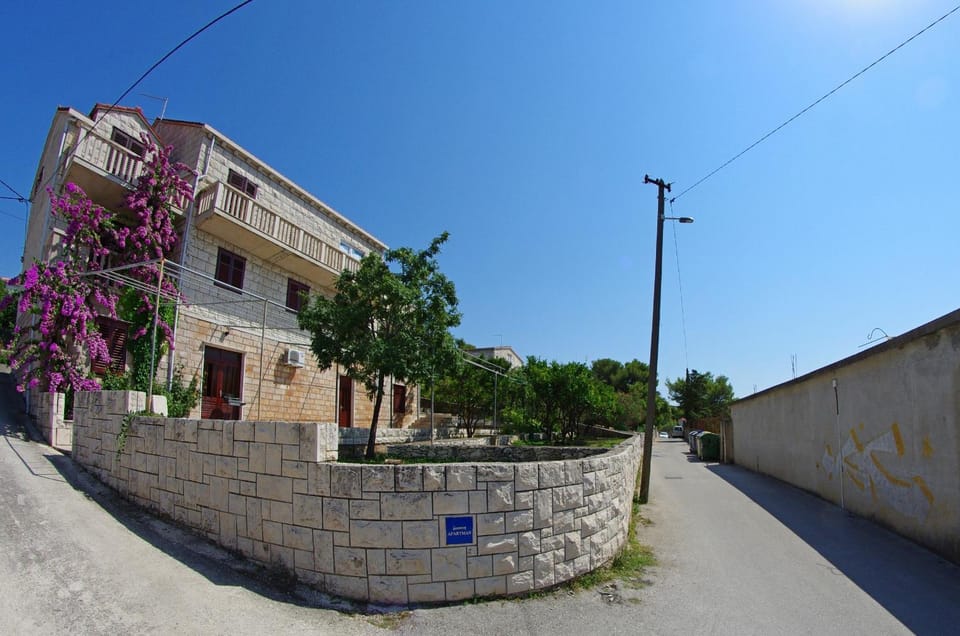 Property building, Facade/entrance