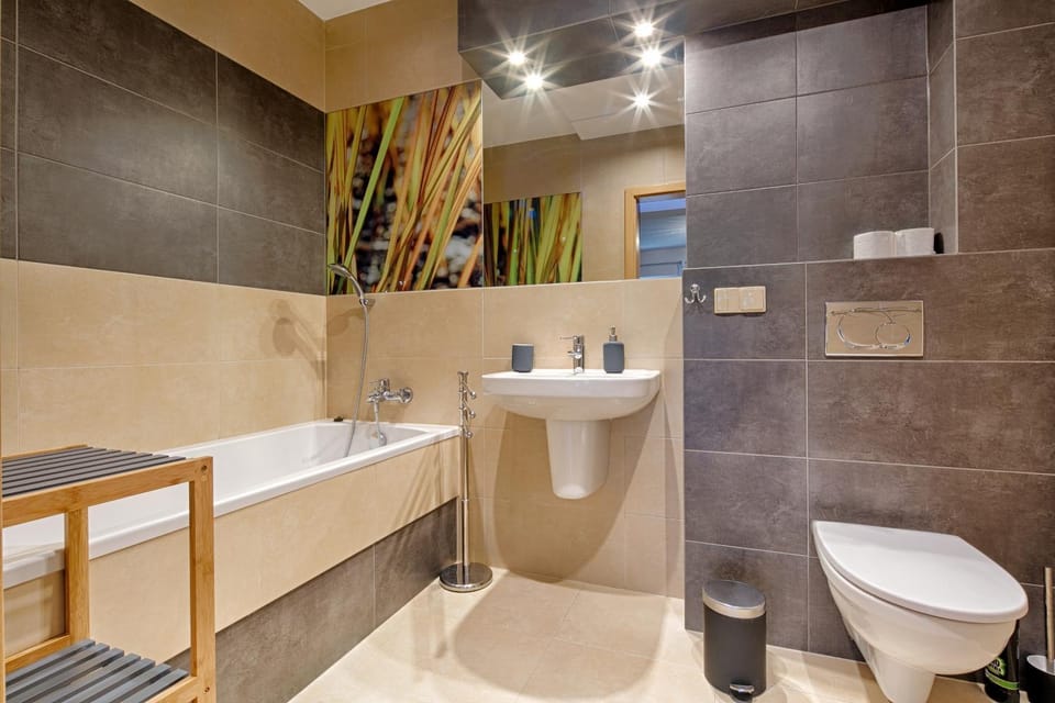 Toilet, Day, Summer, Bathroom, On site, Bath