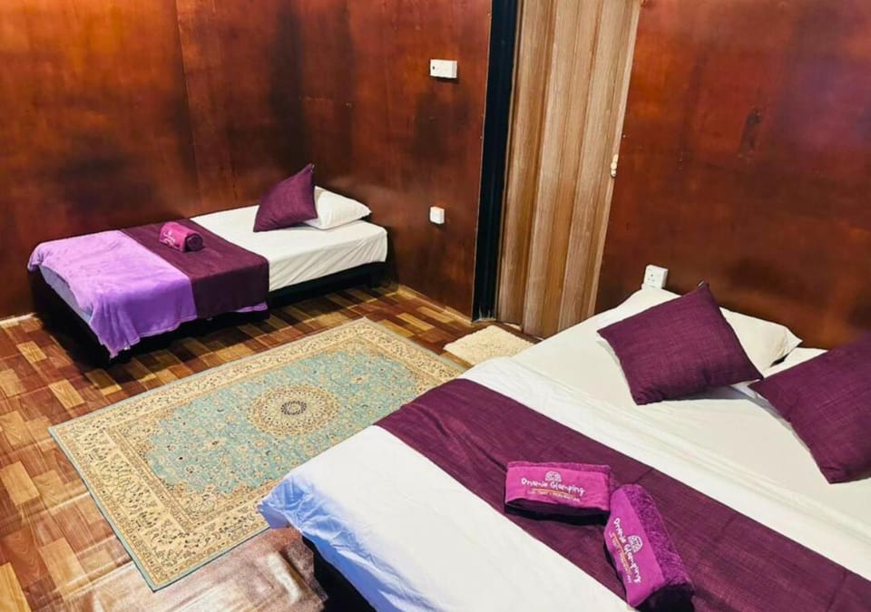 Bed, towels