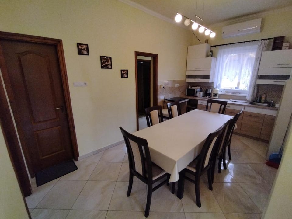 Kurucz Vendégház Hajdúszoboszló Apartment in Hungary
