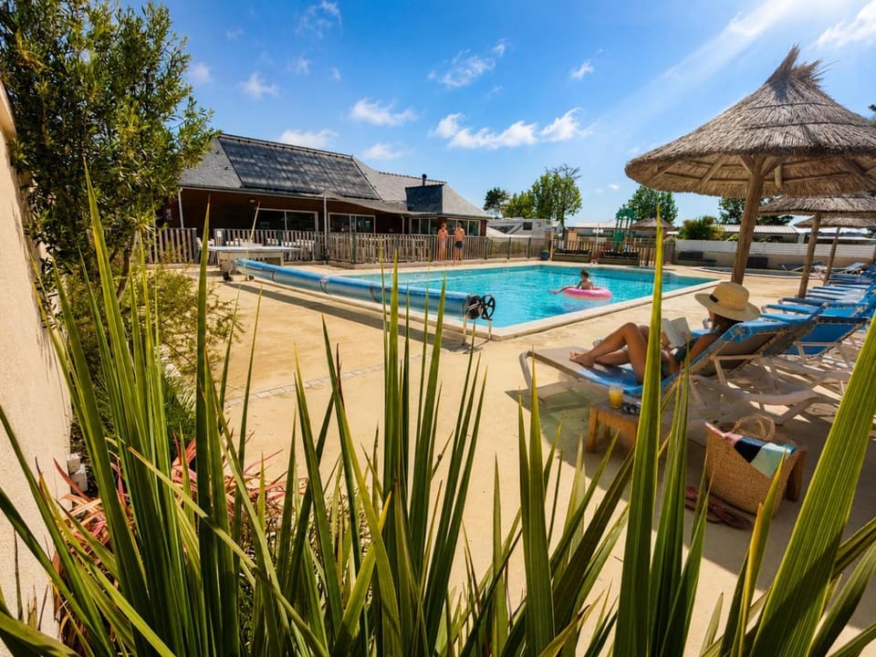 Swimming pool, Swimming pool, sunbed