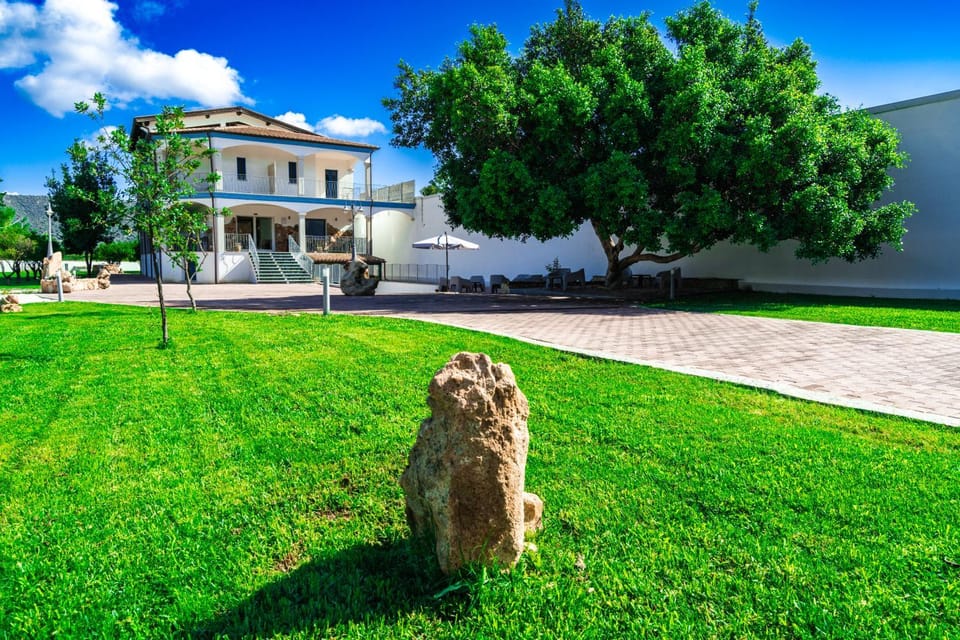 Property building, Spring, Day, Natural landscape, Garden, Garden, Garden view