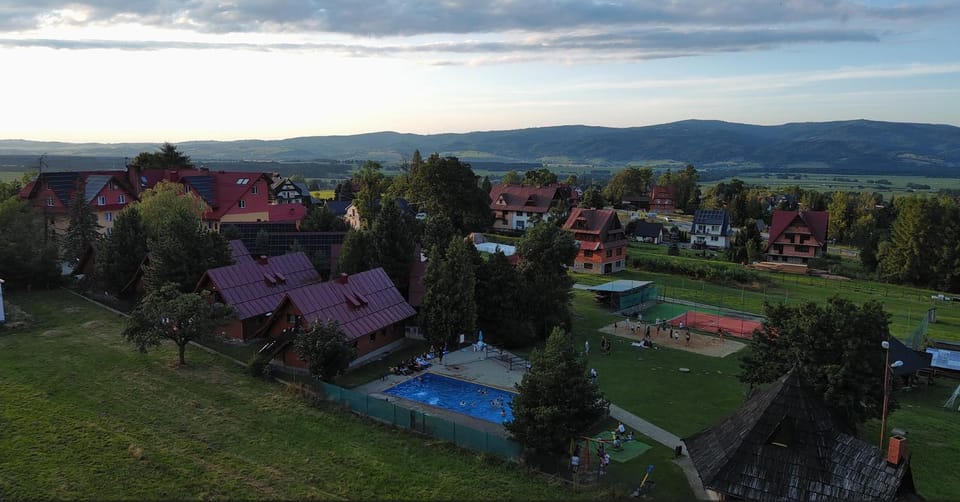 Property building, Off site, Neighbourhood, Swimming pool, Location