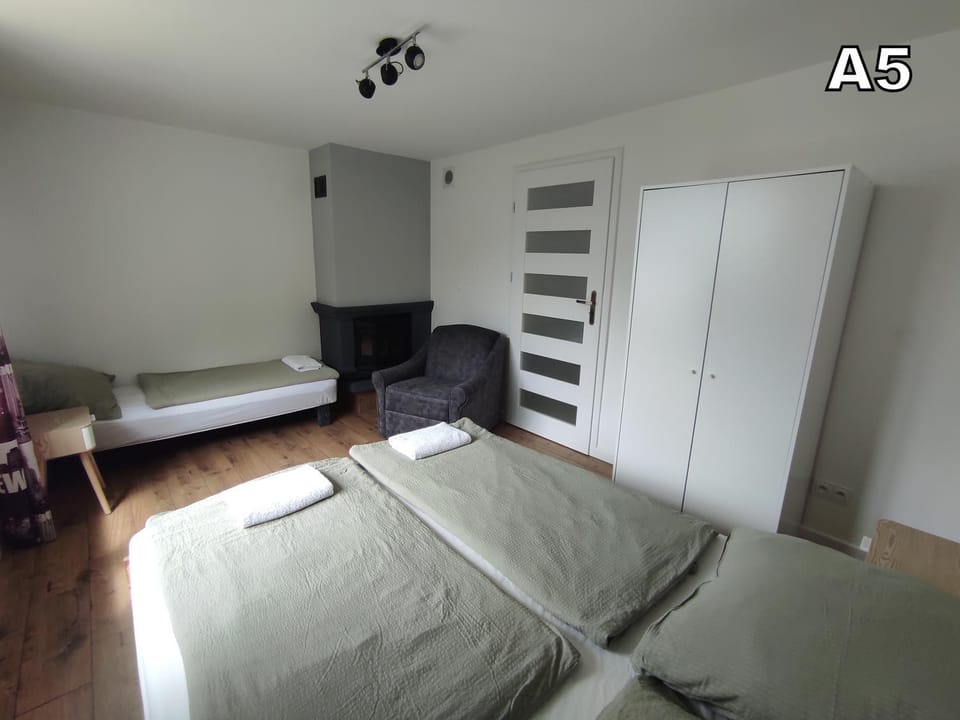 Bedroom, fireplace