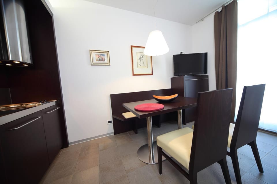 Living room, Dining area