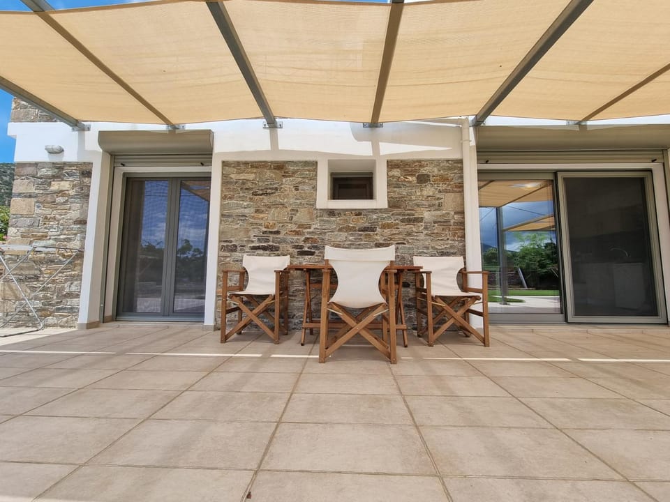 Facade/entrance, Balcony/Terrace, Seating area