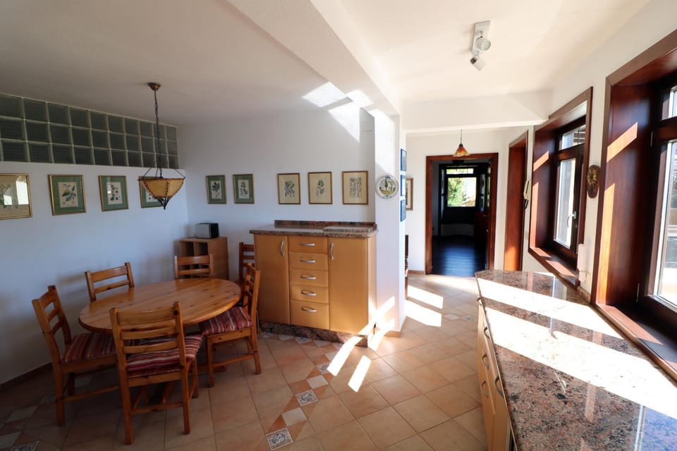 Day, Photo of the whole room, Decorative detail, Dining area, On site