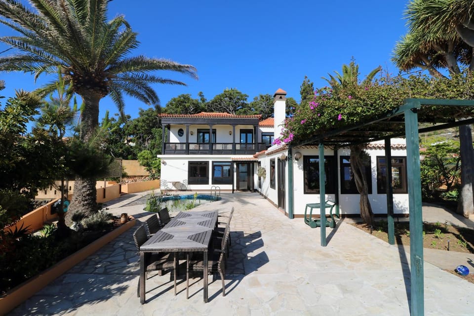 Property building, Patio, Spring, Day, Balcony/Terrace, On site, Area and facilities