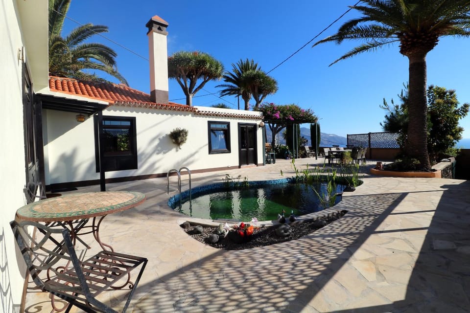 Property building, Patio, Spring, Day, Balcony/Terrace, On site, Area and facilities, Swimming pool