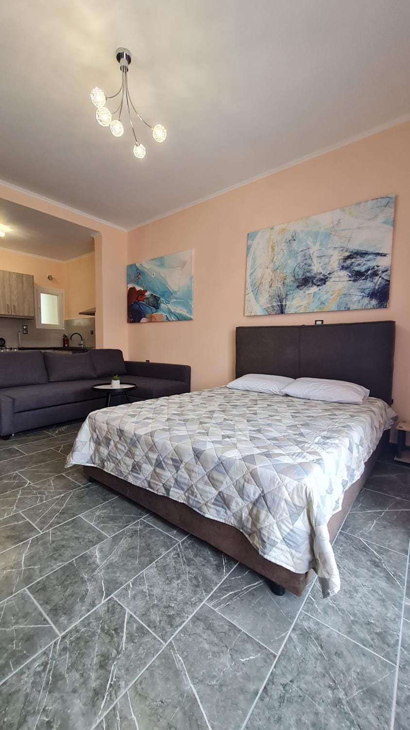 Bed, Photo of the whole room, Seating area, Bedroom