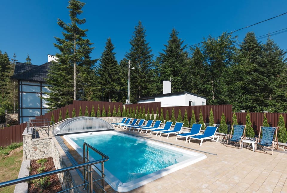 Pool view, Swimming pool, sunbed