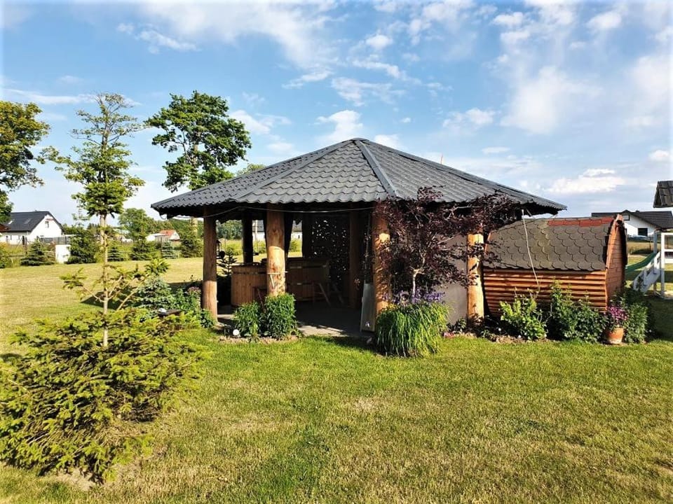 Białe Domki Będzinko tylko 1800m od Morza Sauna Gorąca Balia House in West Pomeranian Voivodeship, Poland