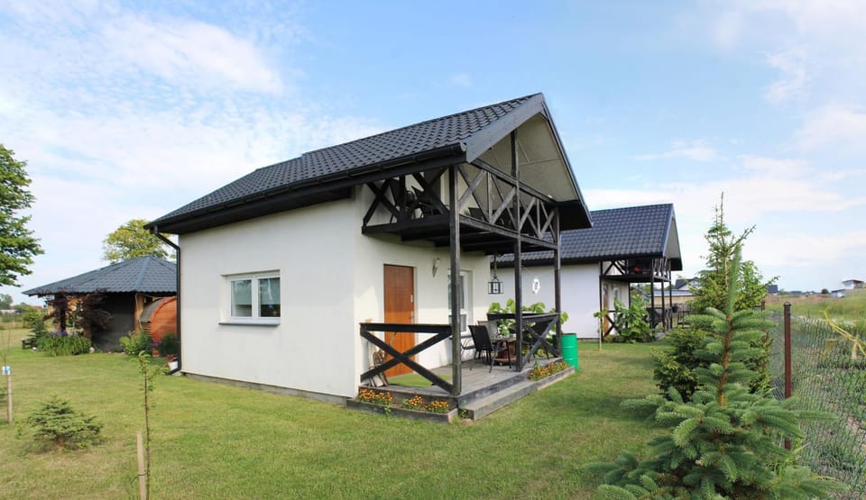 Białe Domki Będzinko tylko 1800m od Morza Sauna Gorąca Balia House in West Pomeranian Voivodeship, Poland