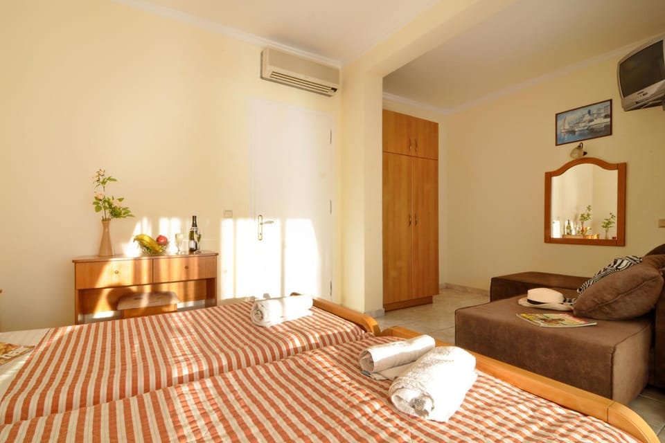 Bed, TV and multimedia, Bedroom, towels, wardrobe, air conditioner