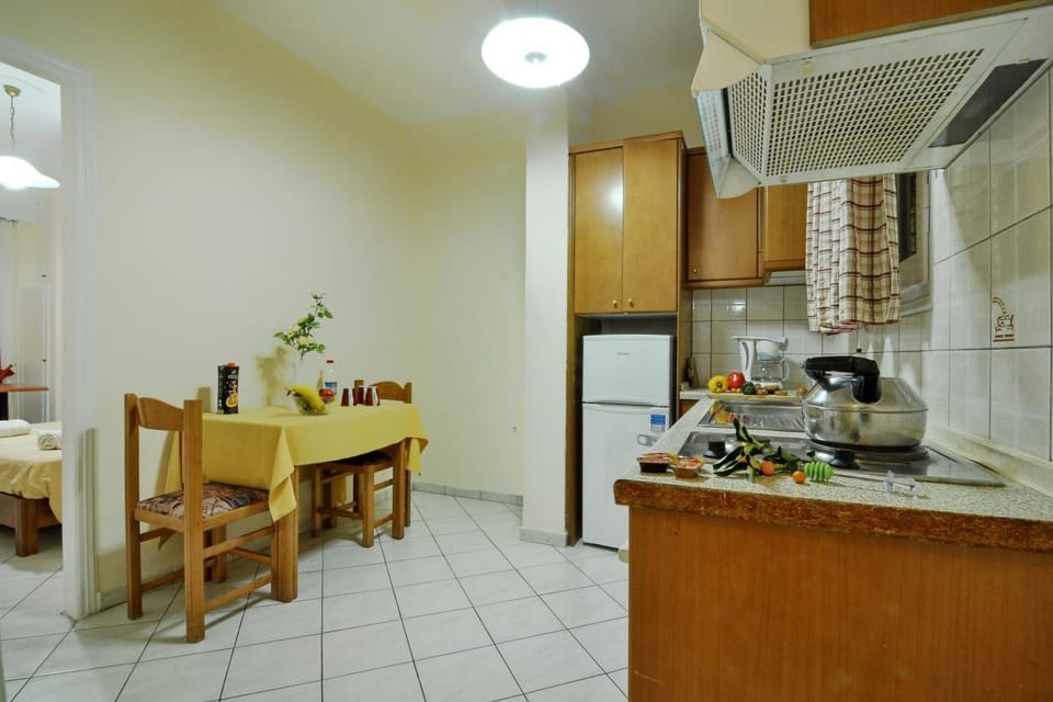 Kitchen or kitchenette, Food and drinks, Dining area, Food, pet friendly