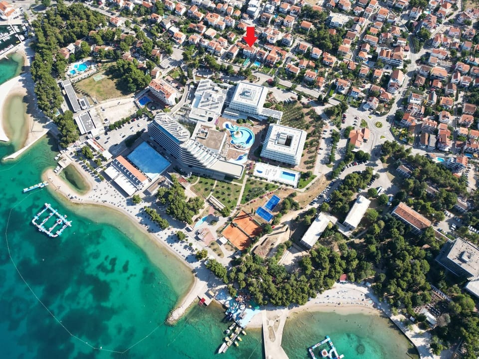 Neighbourhood, Bird's eye view, Beach