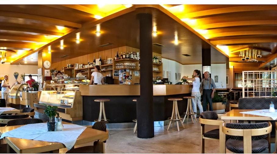 Staff, Lounge or bar, Guests