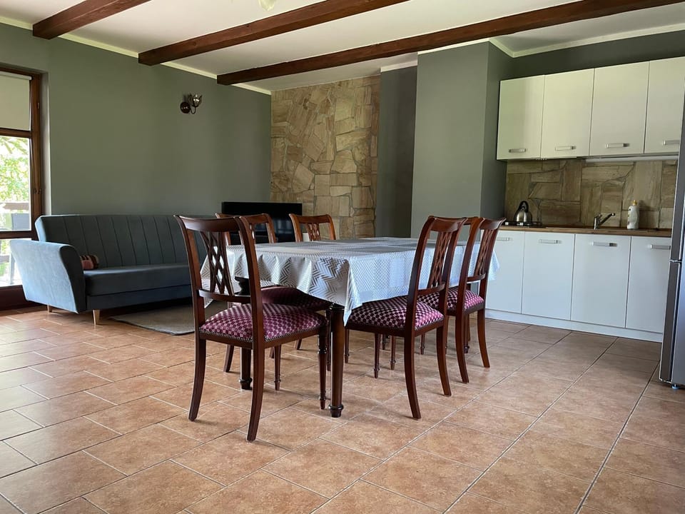 Kitchen or kitchenette, Living room, Seating area, Dining area, pet friendly