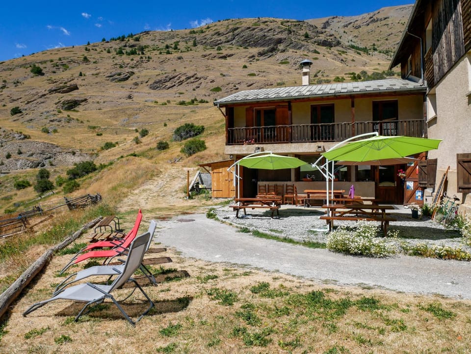 Chalet le Genepy with amazing views! Hostel in Piedmont