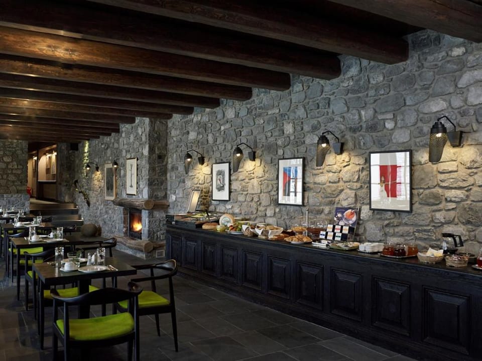 Restaurant/places to eat, Breakfast, Buffet breakfast