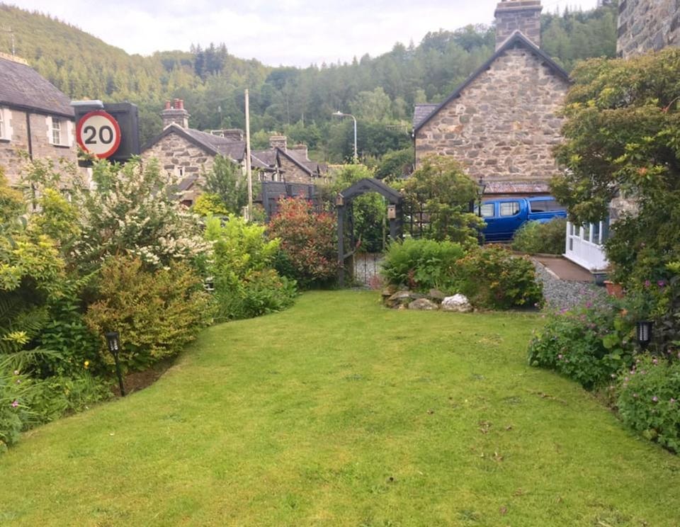 Day, Neighbourhood, Summer, Garden, On site, Garden view, Mountain view, River view