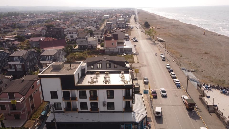 Day, People, Neighbourhood, Bird's eye view, Beach, City view, Street view, Location, group of guests, Parking