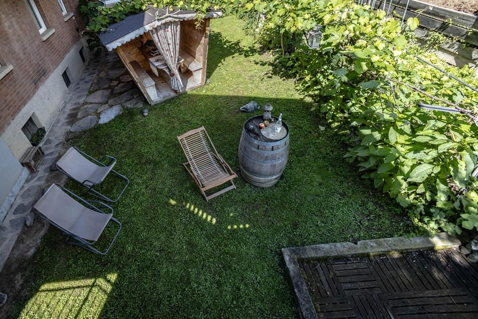 Garden, Quiet street view