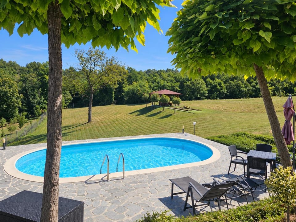 View (from property/room), Swimming pool, sunbed