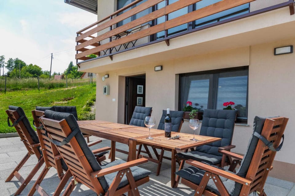 Property building, Day, BBQ facilities, Garden, Balcony/Terrace, Seating area, Dining area, Garden view, Swimming pool