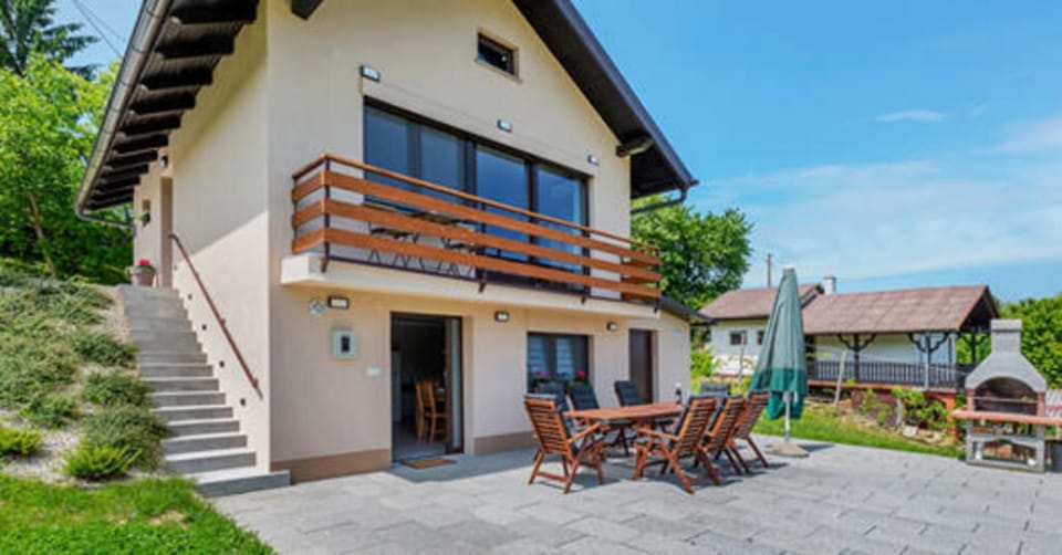 Property building, Spring, Day, BBQ facilities, Balcony/Terrace