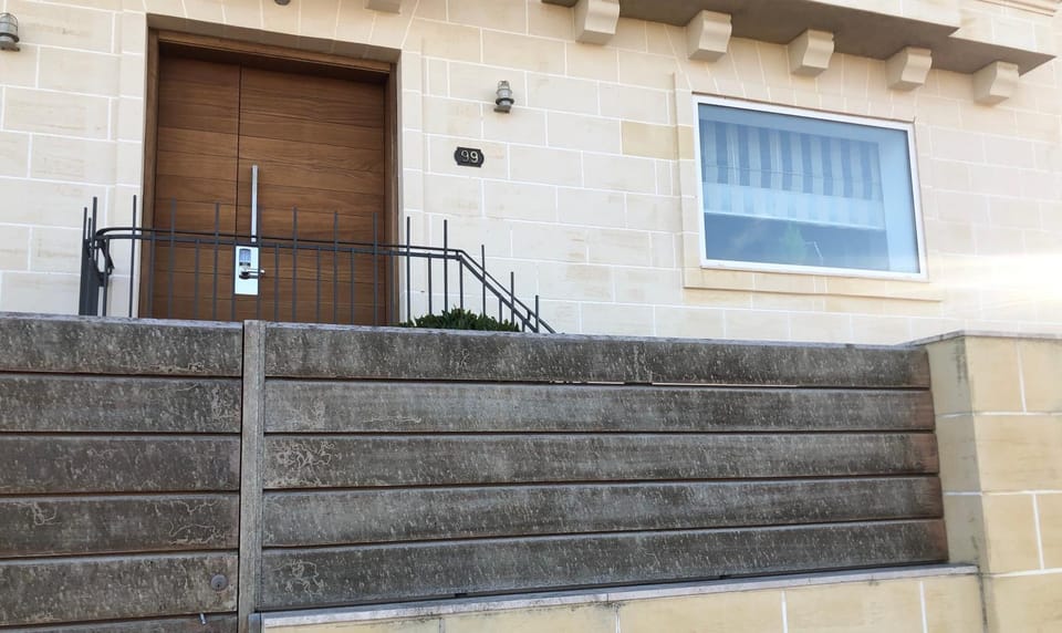 Property building, Facade/entrance, Balcony/Terrace