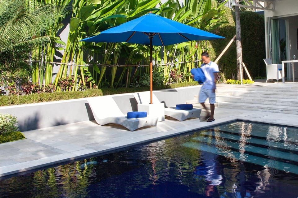 Staff, Swimming pool