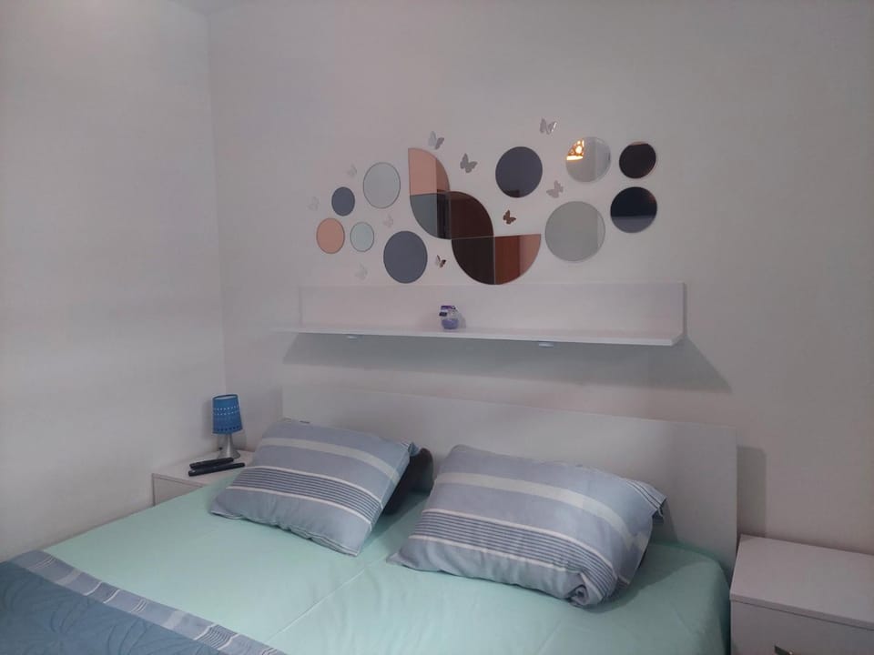 Bed, Photo of the whole room, Decorative detail, Bedroom