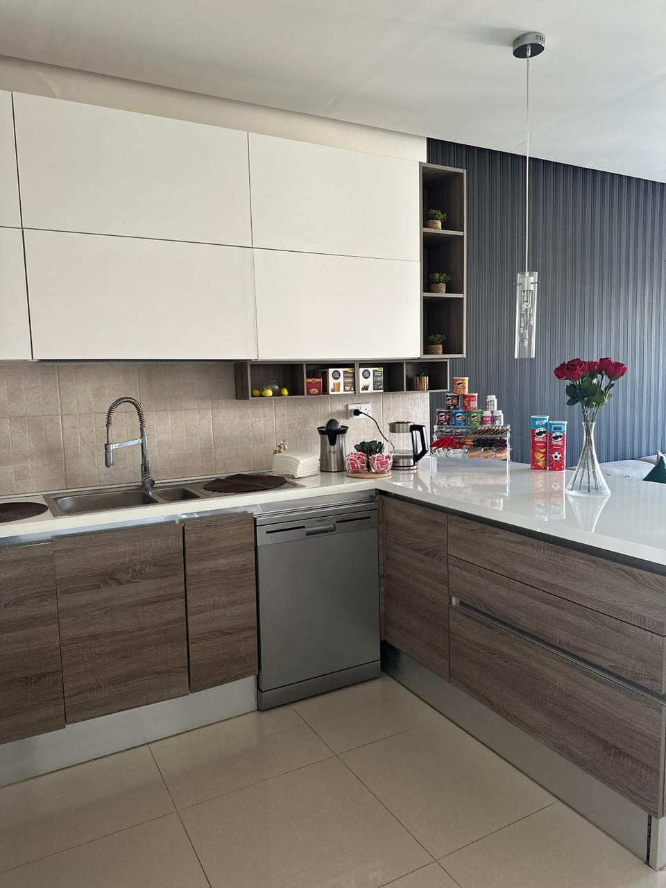 Coffee/tea facilities, Kitchen or kitchenette, dishwasher