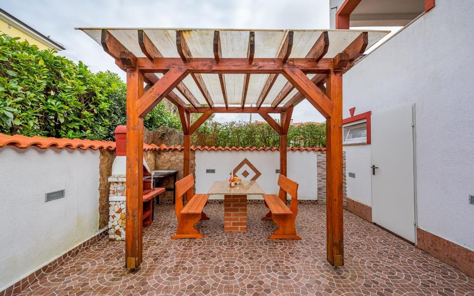Patio, BBQ facilities